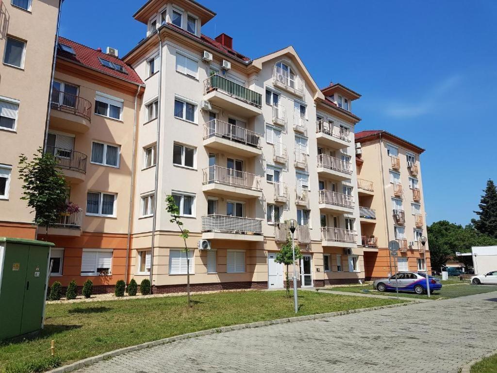Fueredi Apartman Debrecen Exterior photo